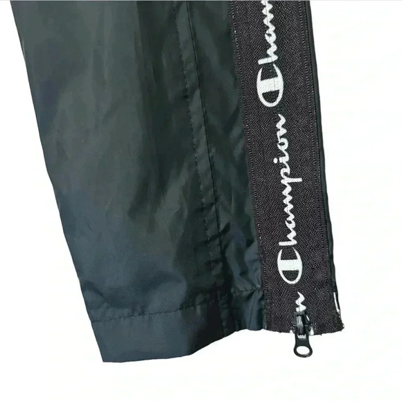 Champion Women’s Cropped Lightweight Sporty Windbreaker Boxy Jacket Black Small - Picture 5 of 10